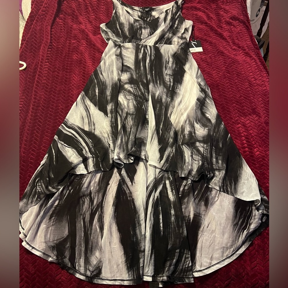 🆕NWT Simply Vera Black & White Marble High-Low Dress Lined & SUPER SOFT!